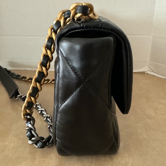 Chanel 19 Handbag - Brand New - Picture 6 of 15